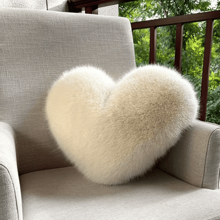 Hjerteformet decoration pillow - soft and stylish for every home