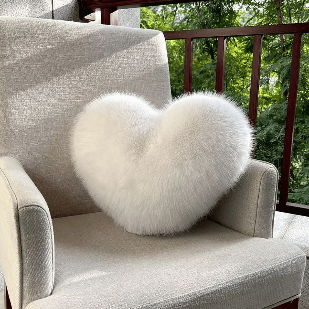 Hjerteformet decoration pillow - soft and stylish for every home
