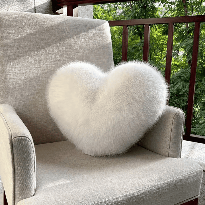 Hjerteformet decoration pillow - soft and stylish for every home