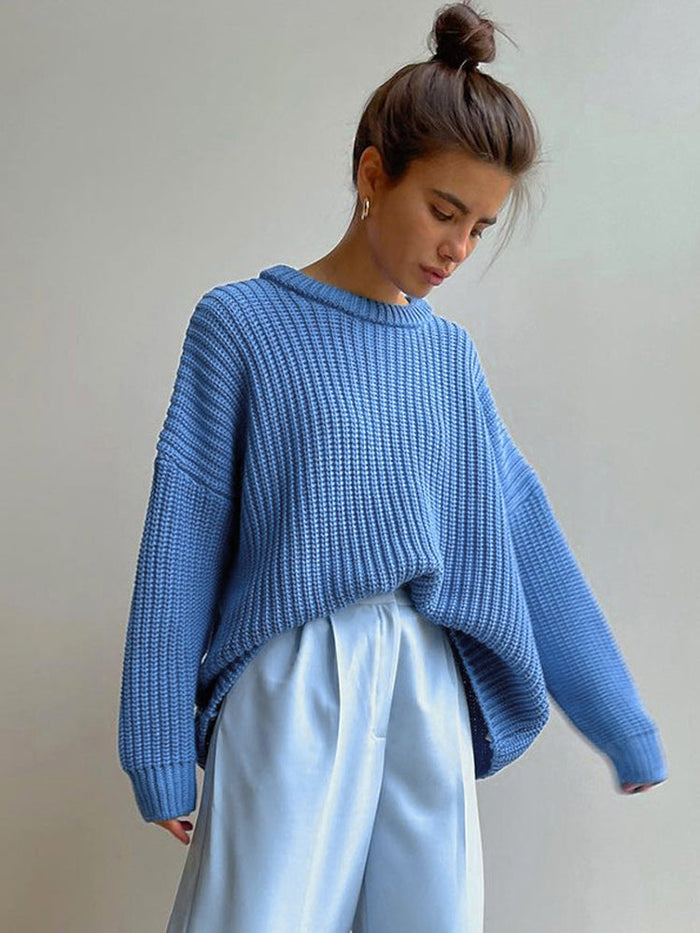 Oversized, grovstrikket genser for kvinner med rund hals