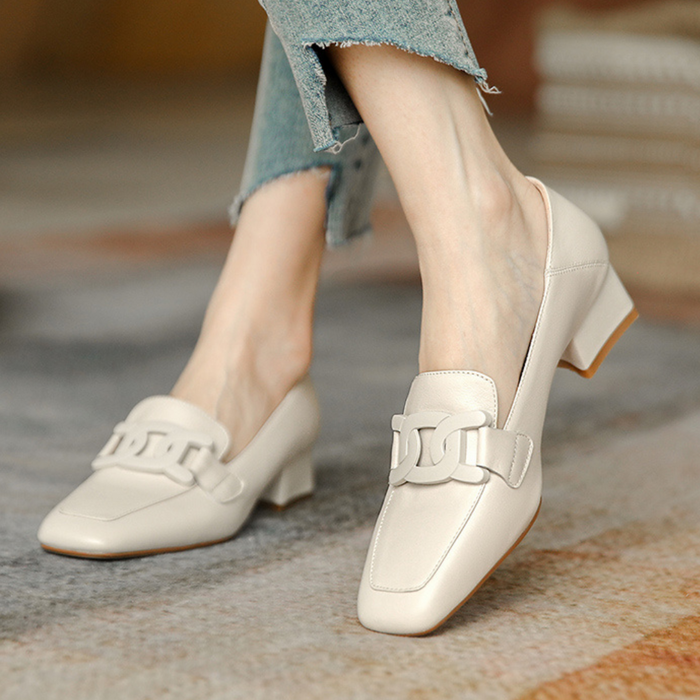 Ortopediska loafers för kvinnor med slip-on-design och stötdämpande sula