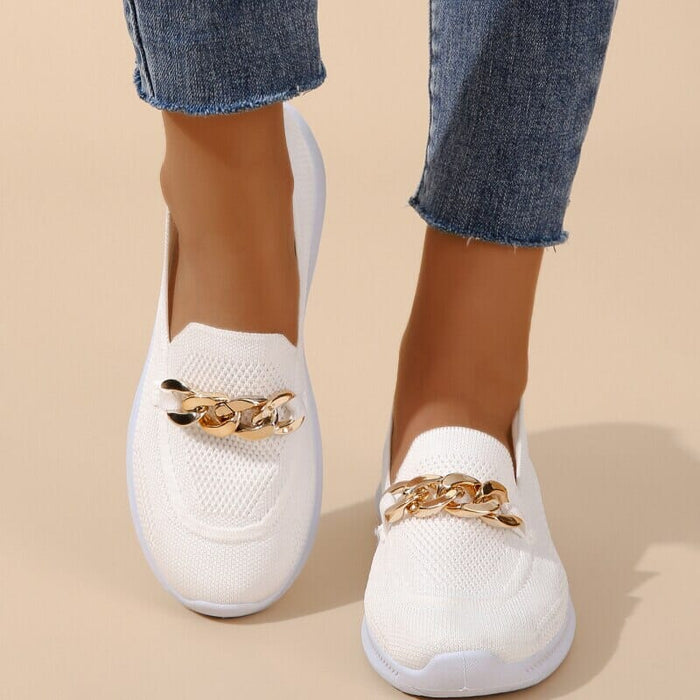 Leichte Damen-Loafer aus Mesh zum Hineinschlüpfen mit Kettendetail