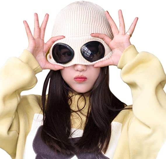 Unisex knitted hat with bril smile